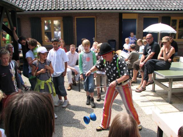 Diabolo act Clown Kiko in Overasselt.